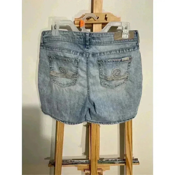 Seven7 Jean shorts women’s light washed size 10 - Picture 2 of 9